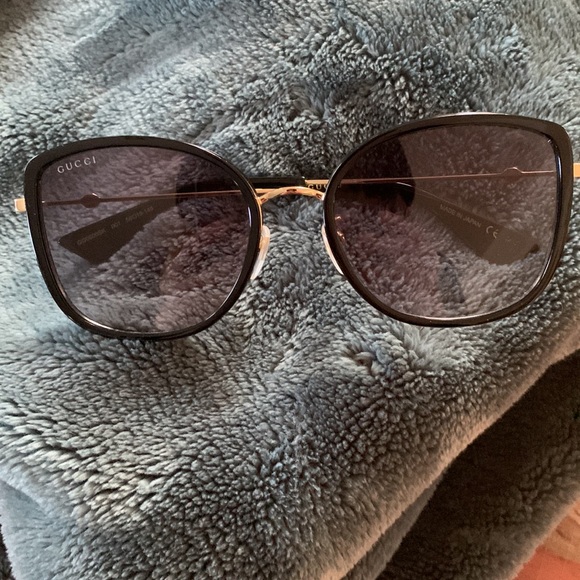 Gucci sunglasses in great shape - Picture 7 of 9